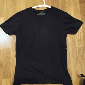 T-Shirt svart. storlek L