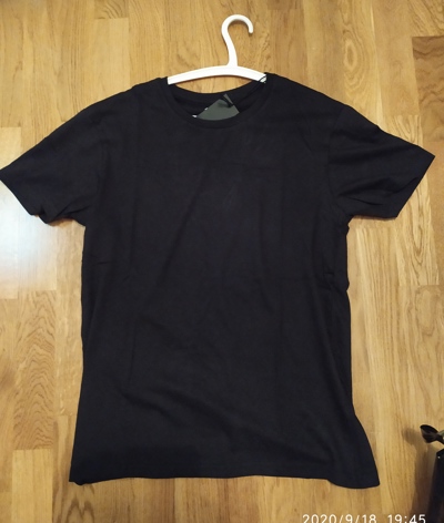 T-Shirt svart. storlek XL