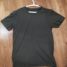 T-Shirt militärgrön. storlek XXL